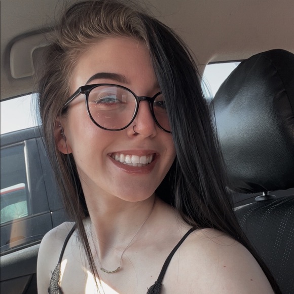 Meet your Posher, Hayley - Picture 1 of 1